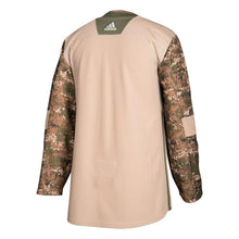 Load image into Gallery viewer, Boston Bruins adidas Veterans Day Practice Jersey - Camo